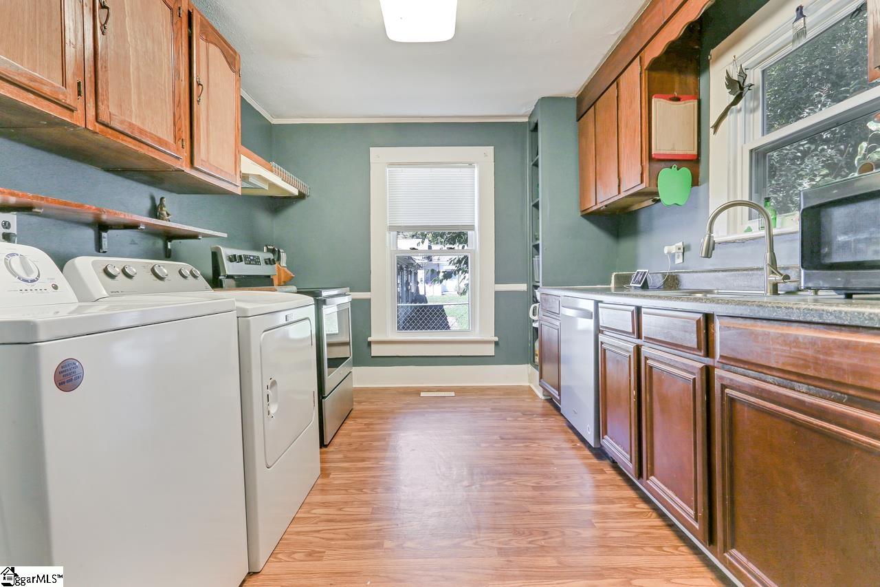 206 Hubert Street Greer, SC 29650 - Photo 9 of 33