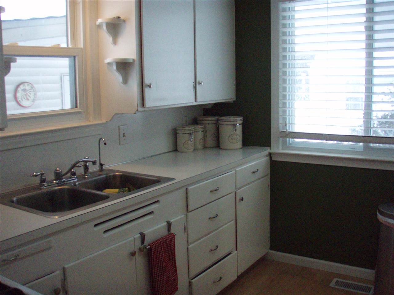 403 John R Street Clare, MI 48617 - Photo 9 of 29 1828909-8.JPG