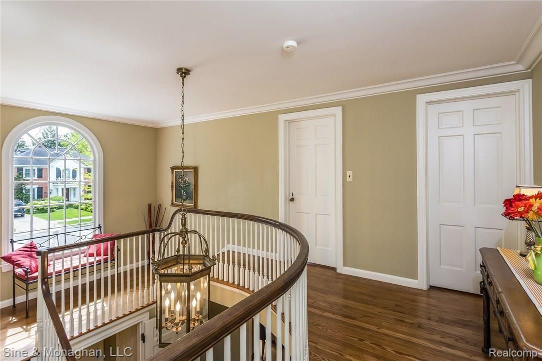 214 Merriweather Road Grosse Pointe, MI 48236 - Photo 31 of 85 034-Landing-4153019-medium.jpg