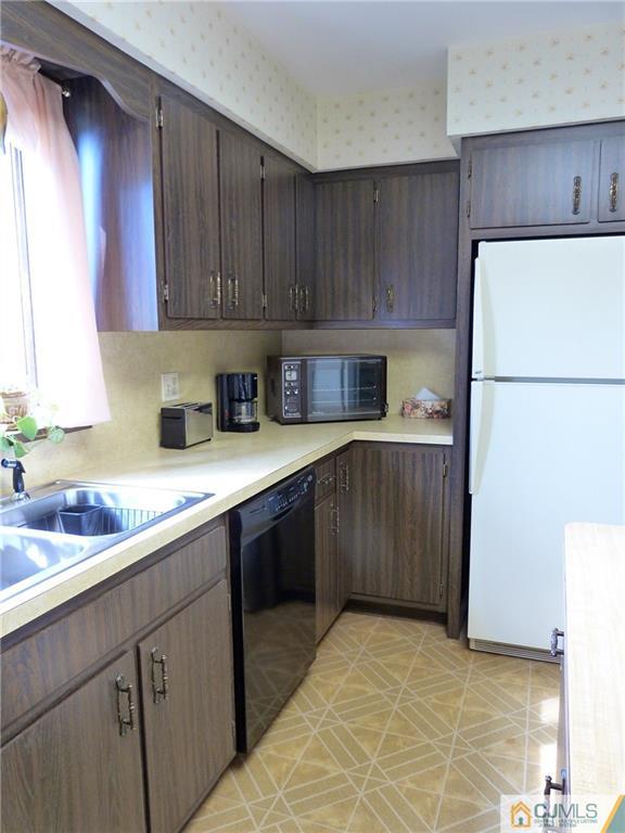 7 Amherst Street Edison, NJ 08820 - Photo 5 of 15 Gallery Image 5