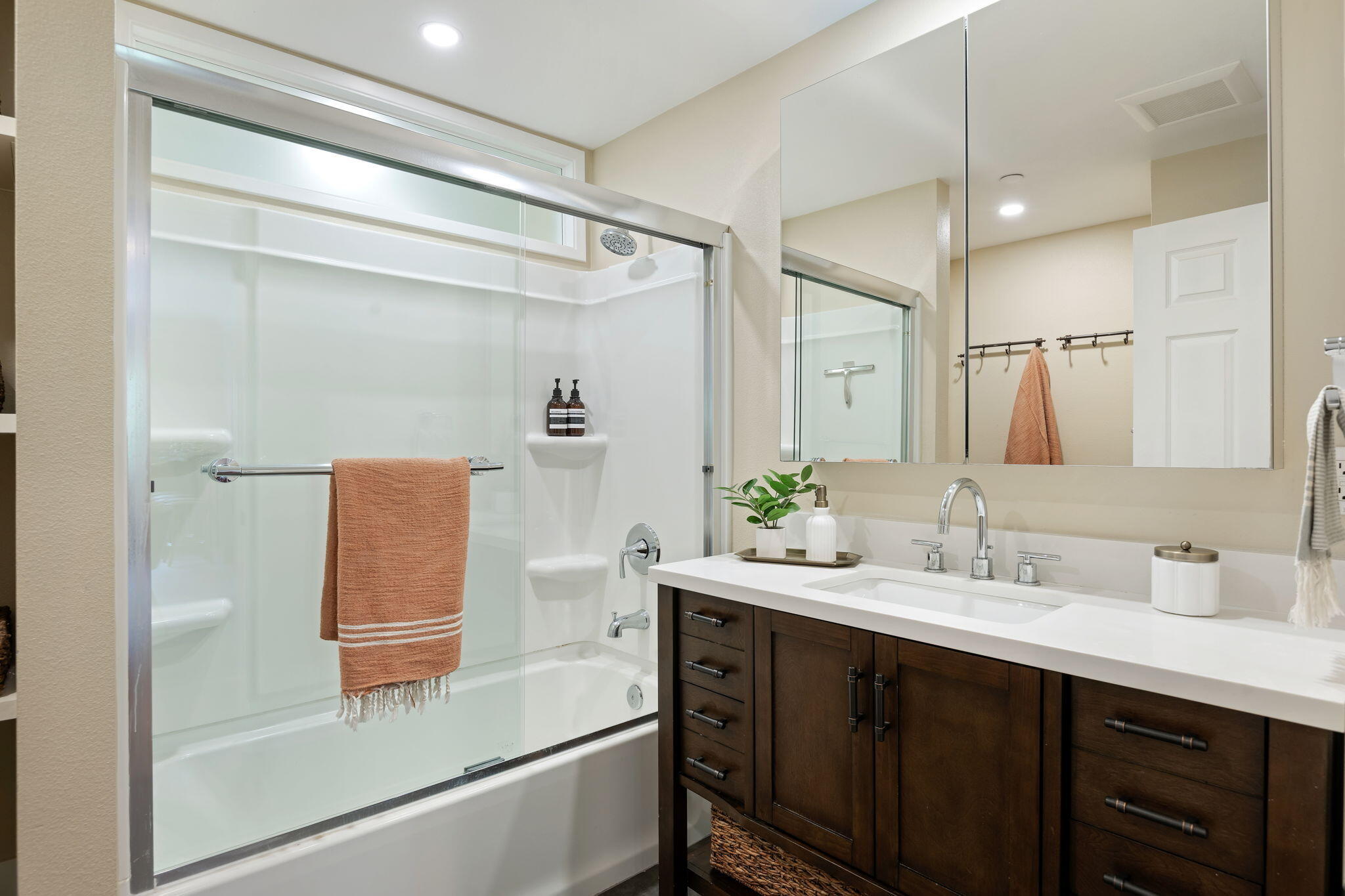 1442 South Rice Road Ojai, CA 93023 - Photo 16 of 54 38-Bathroom 4