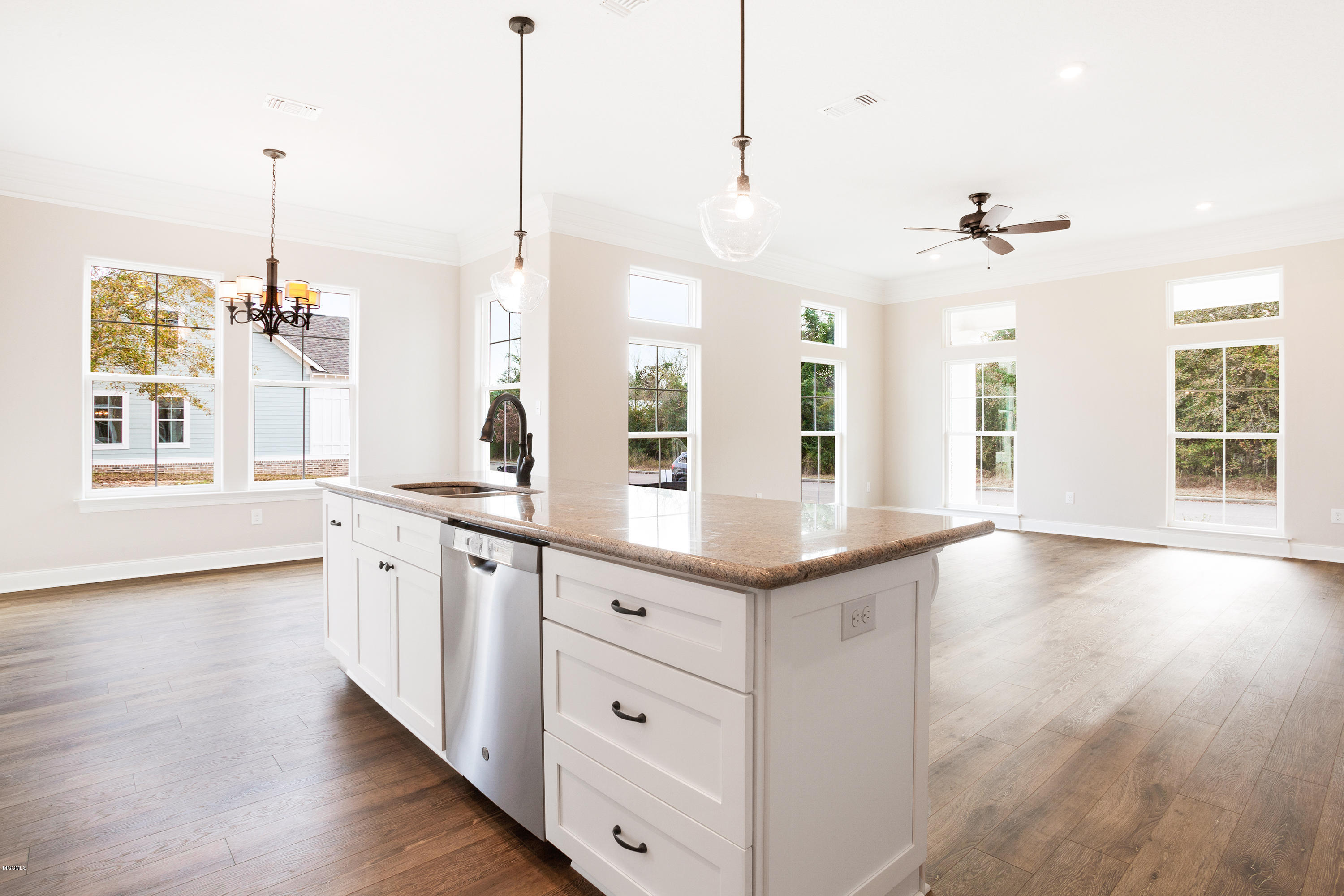 1213 Alphabet Road Gulfport, MS 39503 - Photo 13 of 29 016