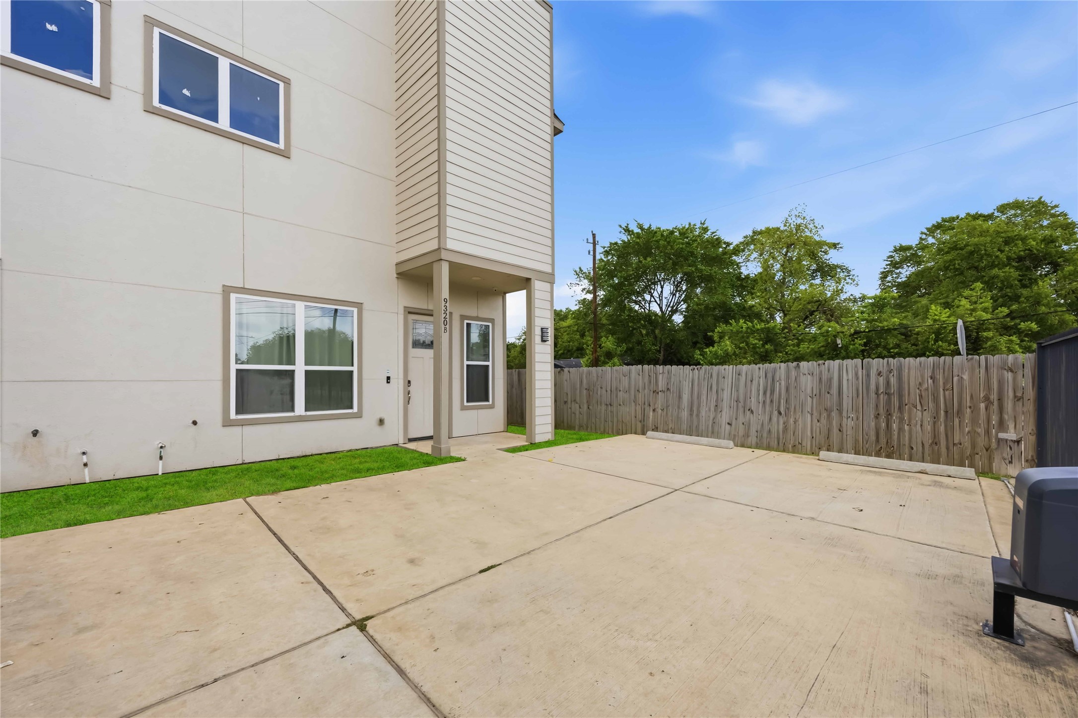 9320 Coffee Street, Unit B Houston, TX 77033 - Photo 4 of 26