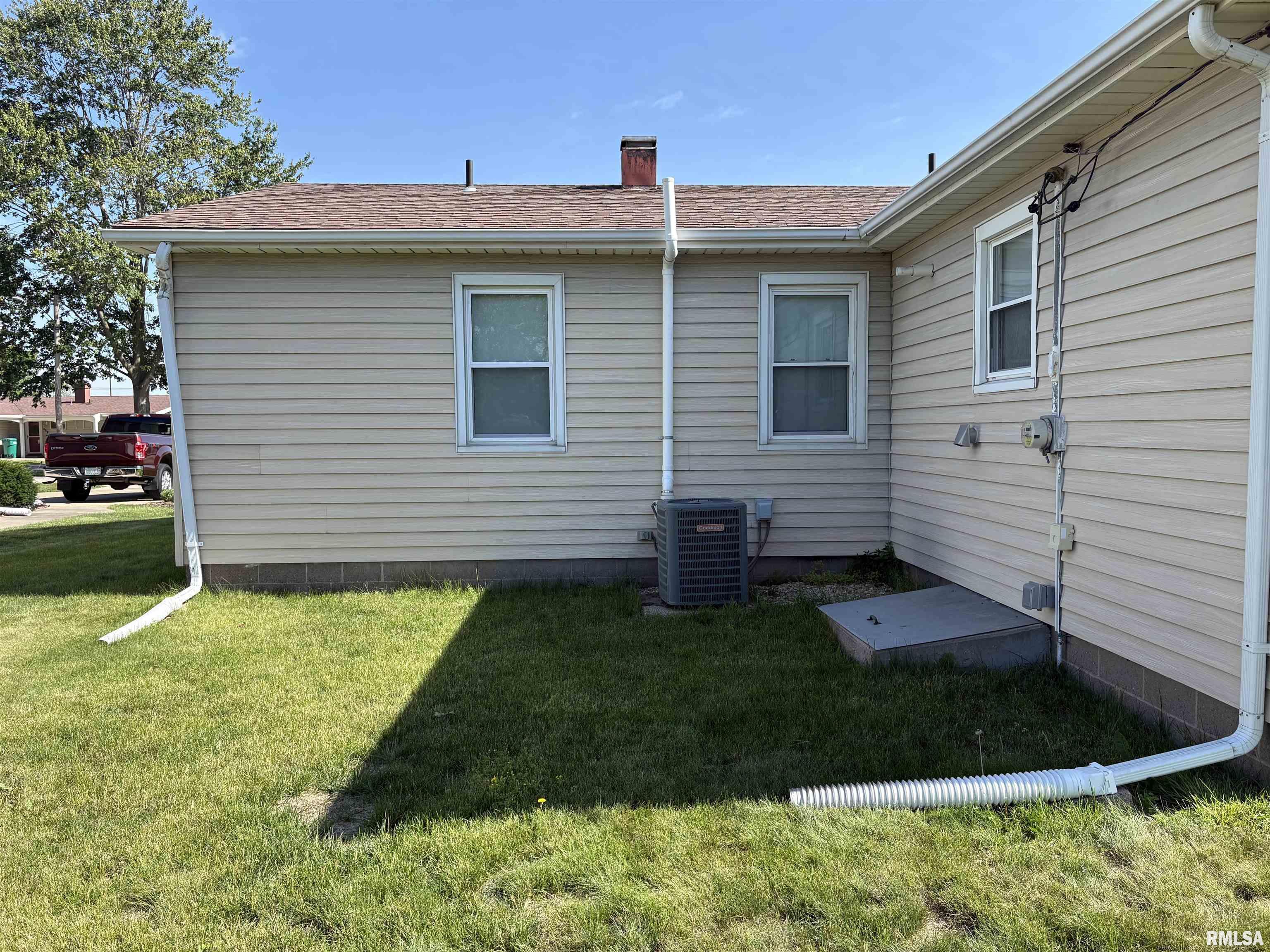 870 Park View Road Galesburg, IL 61401 - Photo 9 of 60