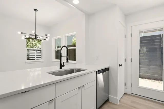 $3,500 | 814 West Mary Street, Unit A, Austin, TX 78704