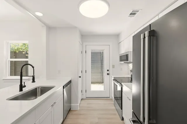 $3,500 | 814 West Mary Street, Unit A, Austin, TX 78704