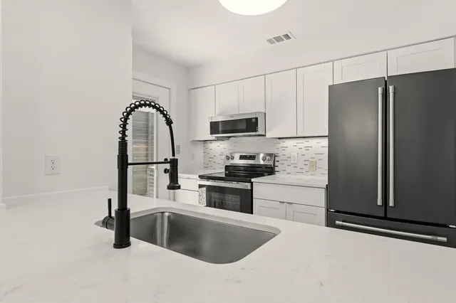 $3,500 | 814 West Mary Street, Unit A, Austin, TX 78704