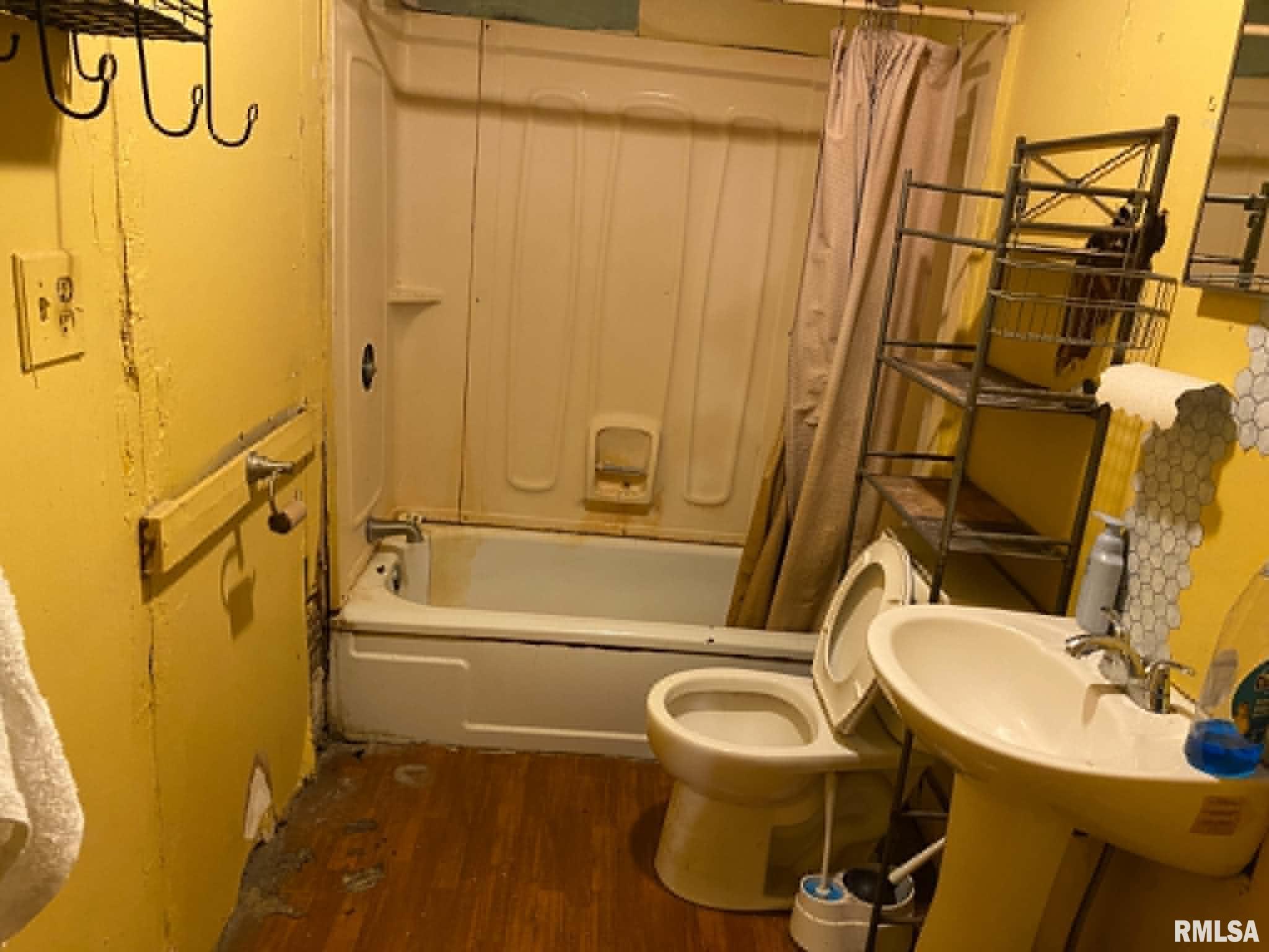 1019 East Walnut Street Canton, IL 61520 - Photo 13 of 28