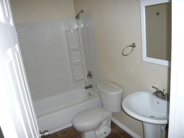 7604 West Ocotillo Road Glendale, AZ 85303 - Photo 9 of 9 guest bath