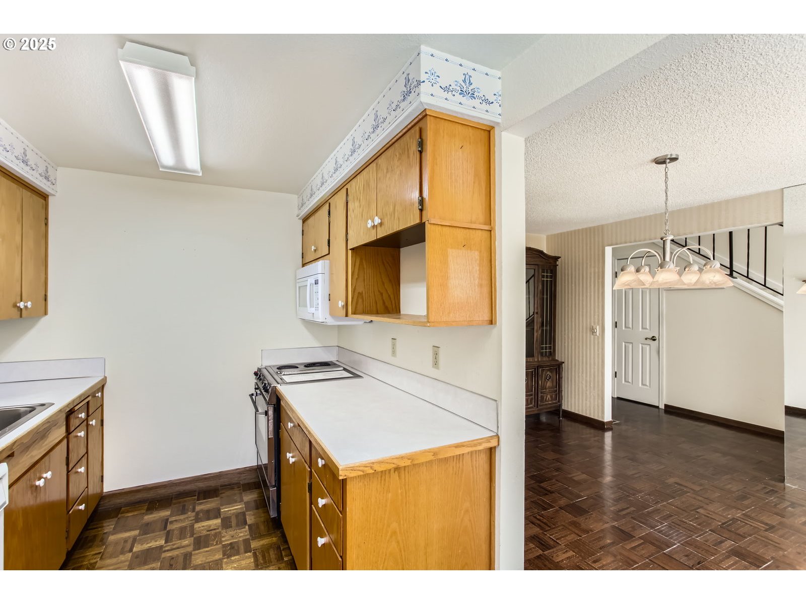 220 Northeast Village Squire Avenue, Unit 12 Gresham, OR 97030 - Photo 11 of 29 a view of bathroom with dual sinks