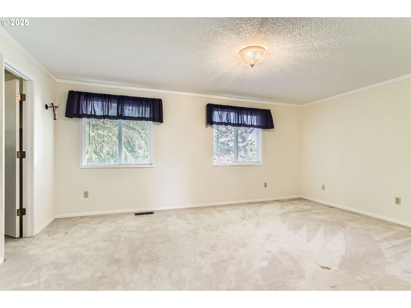 220 Northeast Village Squire Avenue, Unit 12 Gresham, OR 97030 - Photo 17 of 29 a view of an empty room