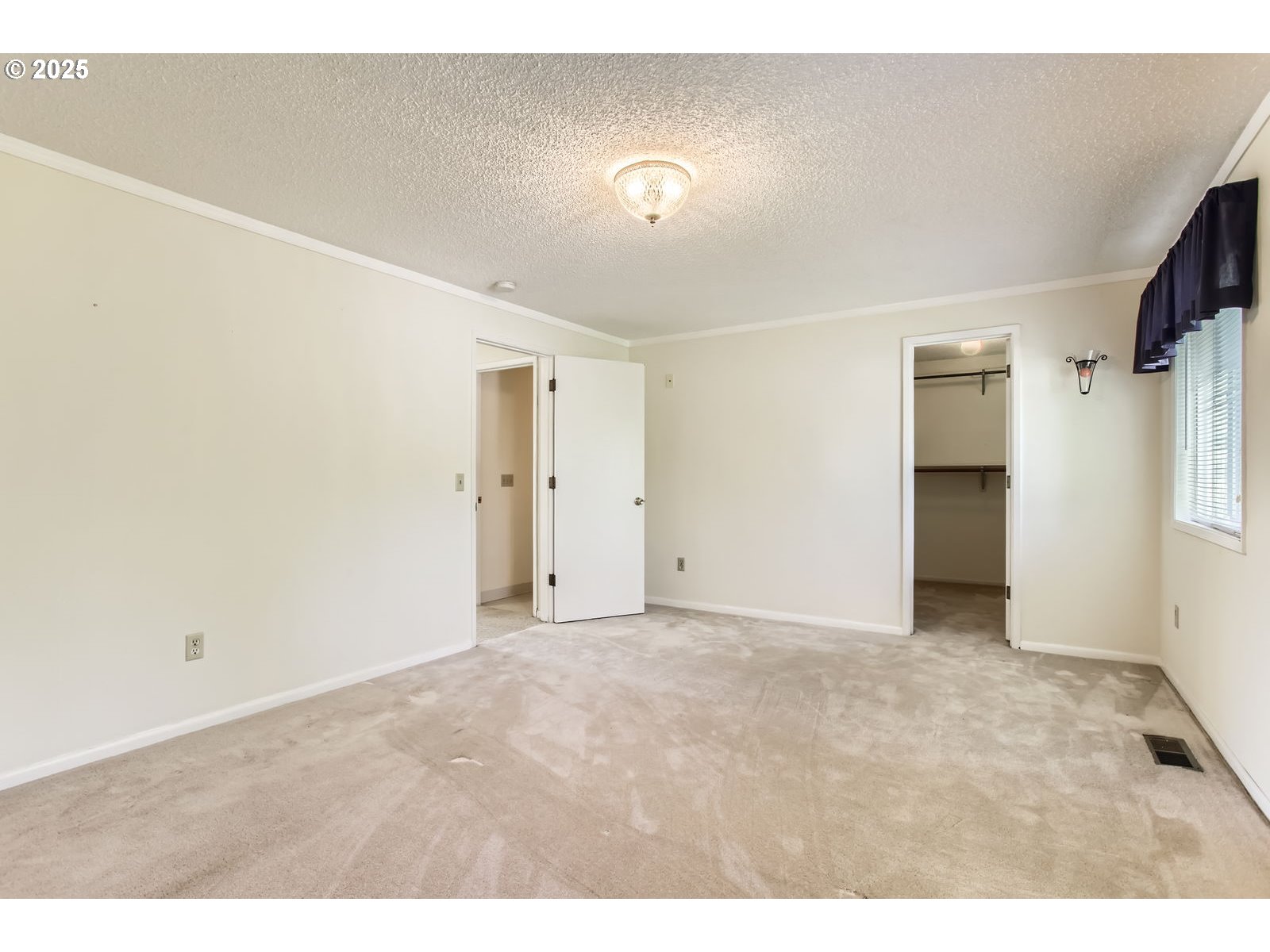 220 Northeast Village Squire Avenue, Unit 12 Gresham, OR 97030 - Photo 19 of 29 a view of an empty room