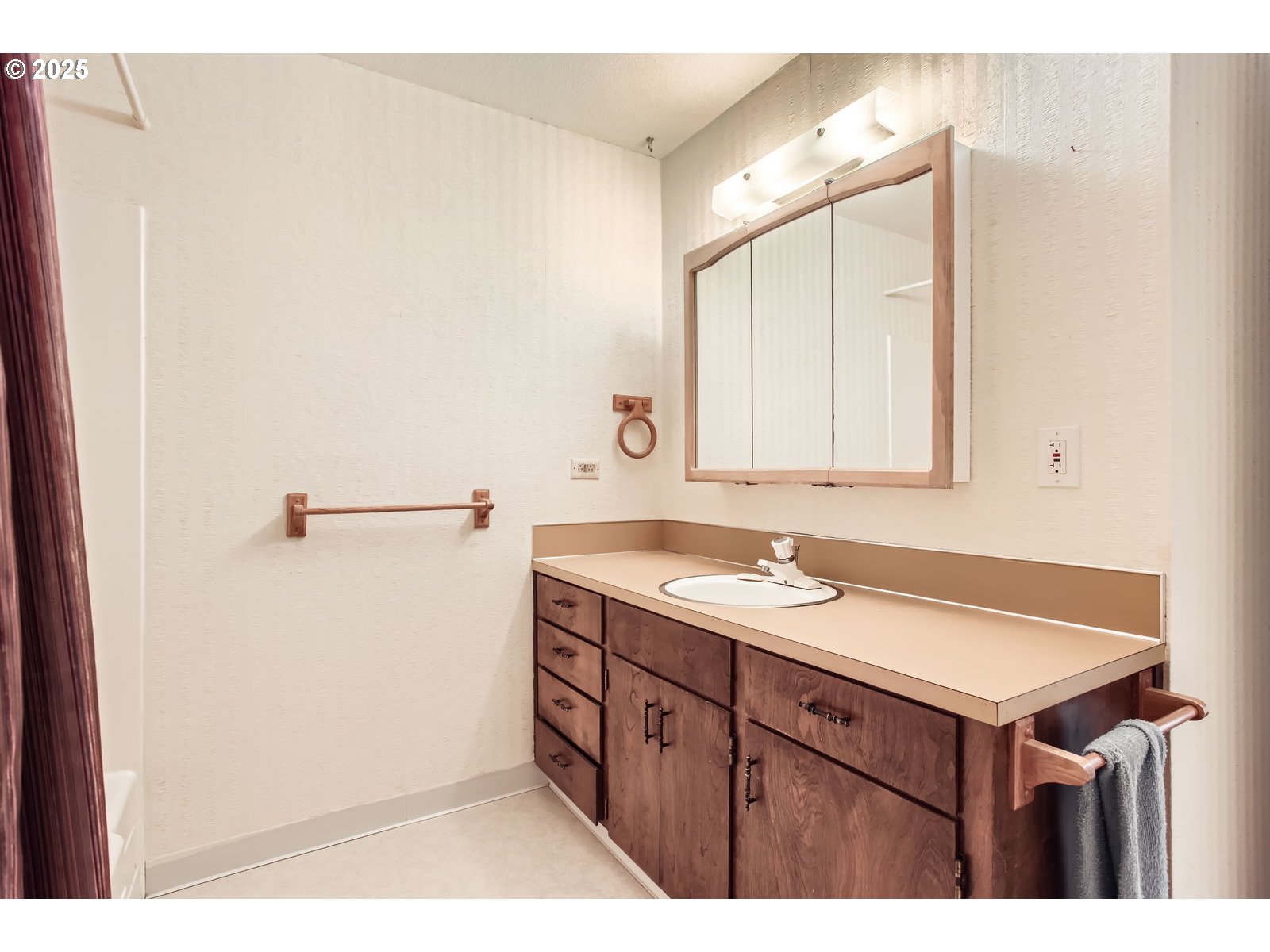 220 Northeast Village Squire Avenue, Unit 12 Gresham, OR 97030 - Photo 20 of 29 a bathroom with a sink and a mirror