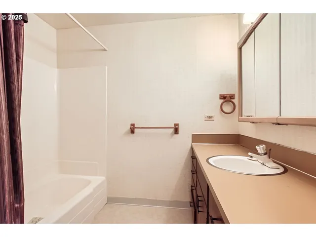 a view of room with a ceiling fan