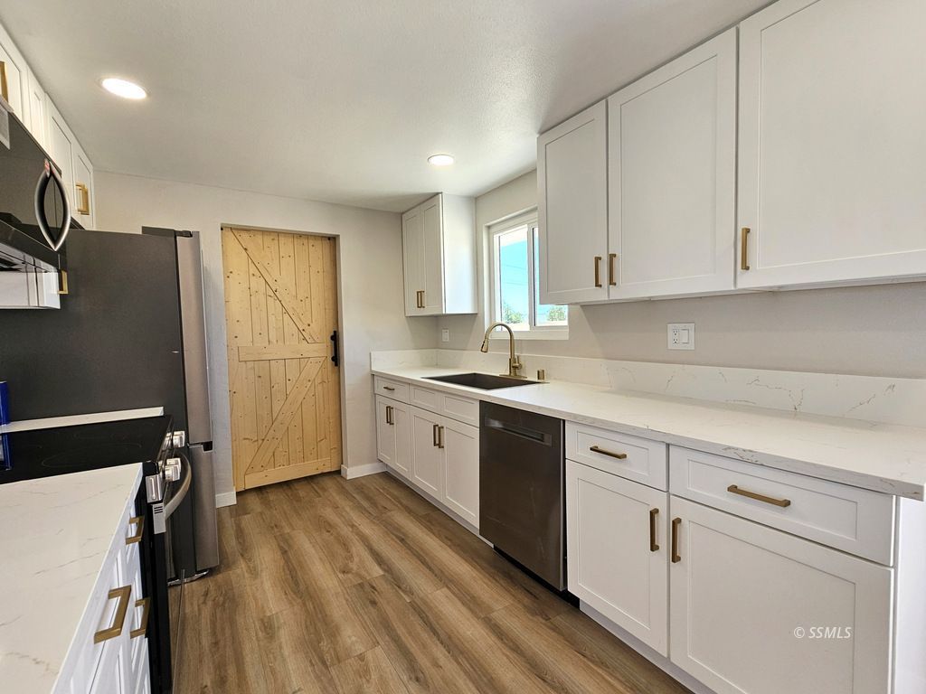 420 South Yorktown Street Ridgecrest, CA 93555 - Photo 7 of 46