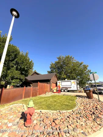 a view of backyard of the house