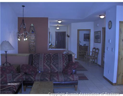 61 Lookout Ridge Drive, Unit 61 Dillon, CO 80435 - Photo 11 of 12 Living Room.