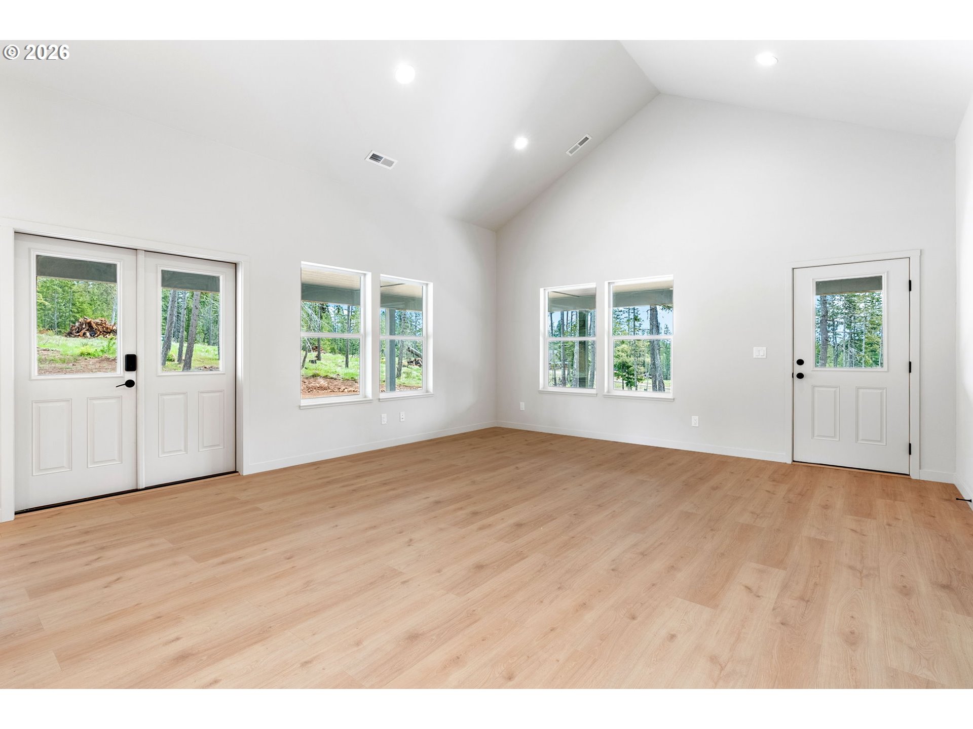 16 Snag Road Lyle, WA 98635 - Photo 10 of 43 en empty room with windows and view