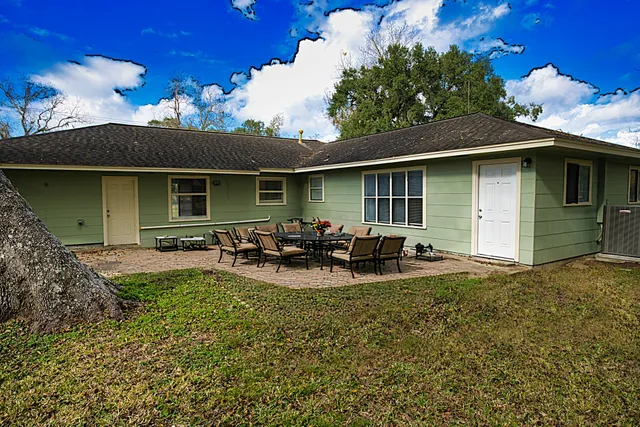 $215,900 | 906 Avenue A, Sweeny, TX 77480