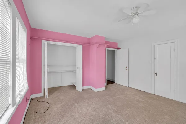 a view of empty room with ceiling fan