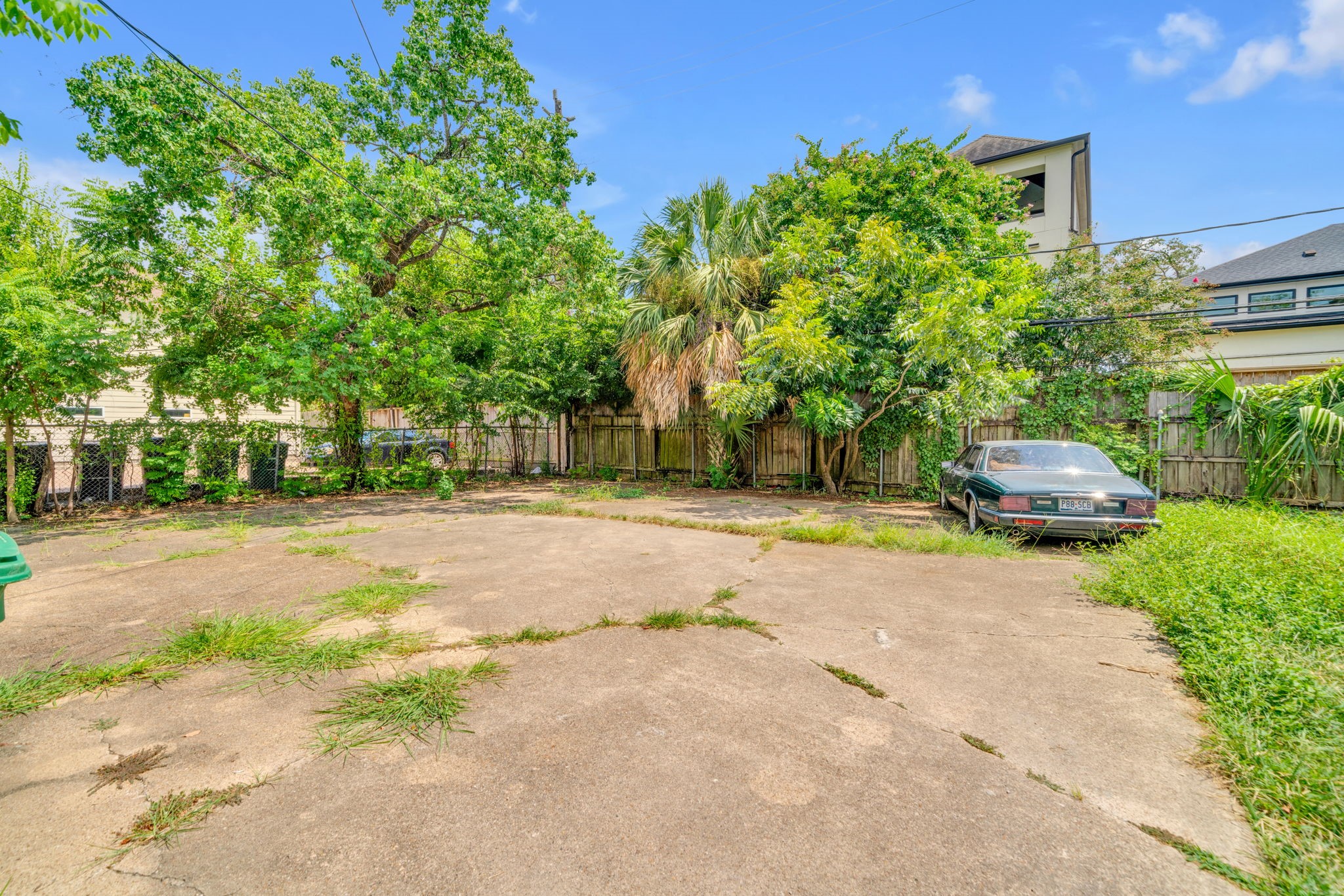 1939 Richmond Avenue, Unit 2 Houston, TX 77098 - Photo 21 of 21 a front view of a house with a yard