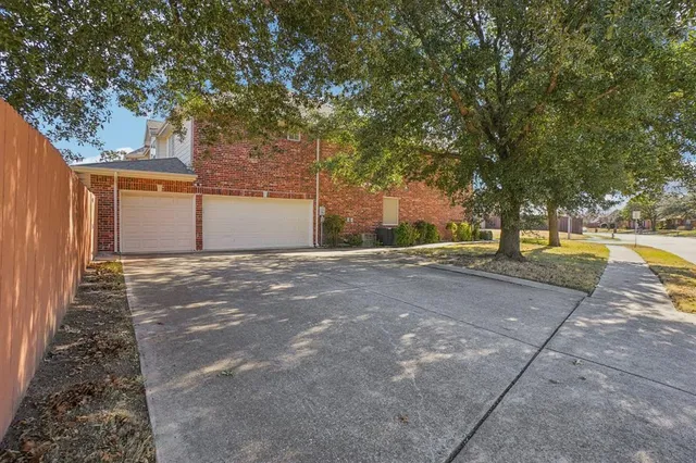 $3,500 | 237 Mimosa Drive, Murphy, TX 75094