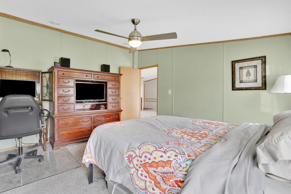 27 Somerset Road Chicopee, MA 01020 - Photo 31 of 33