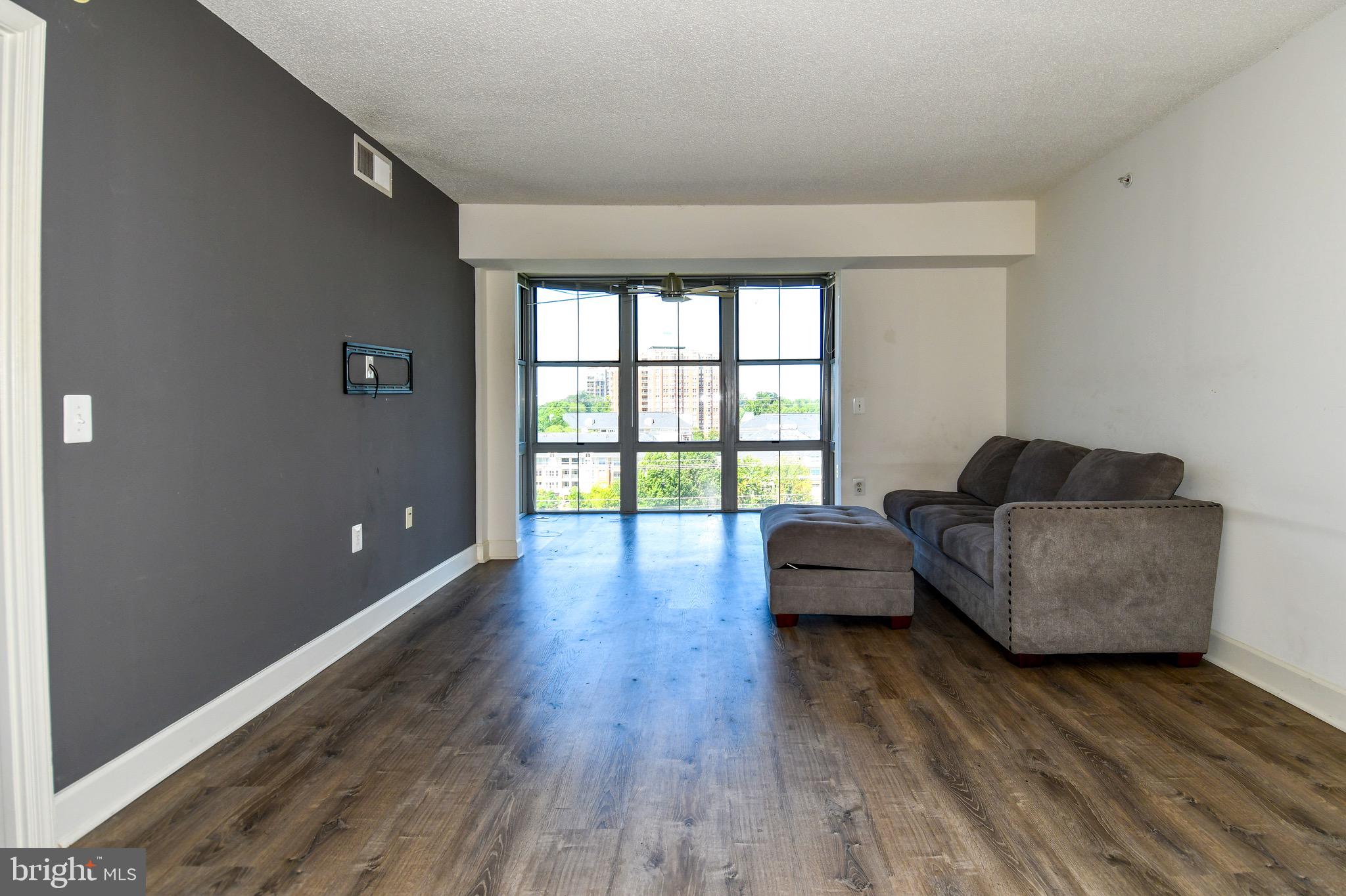 11800 Sunset Hills Road, Unit 1024 Reston, VA 20190 - Photo 4 of 41 Living Room