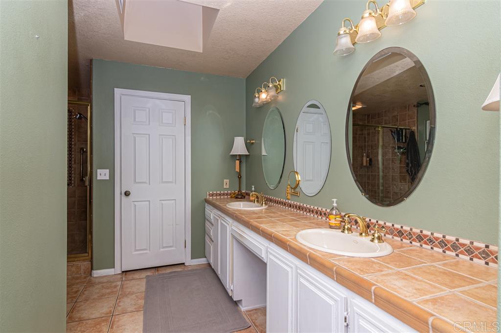 1058 Ridge Heights Drive Fallbrook, CA 92028 - Photo 8 of 23