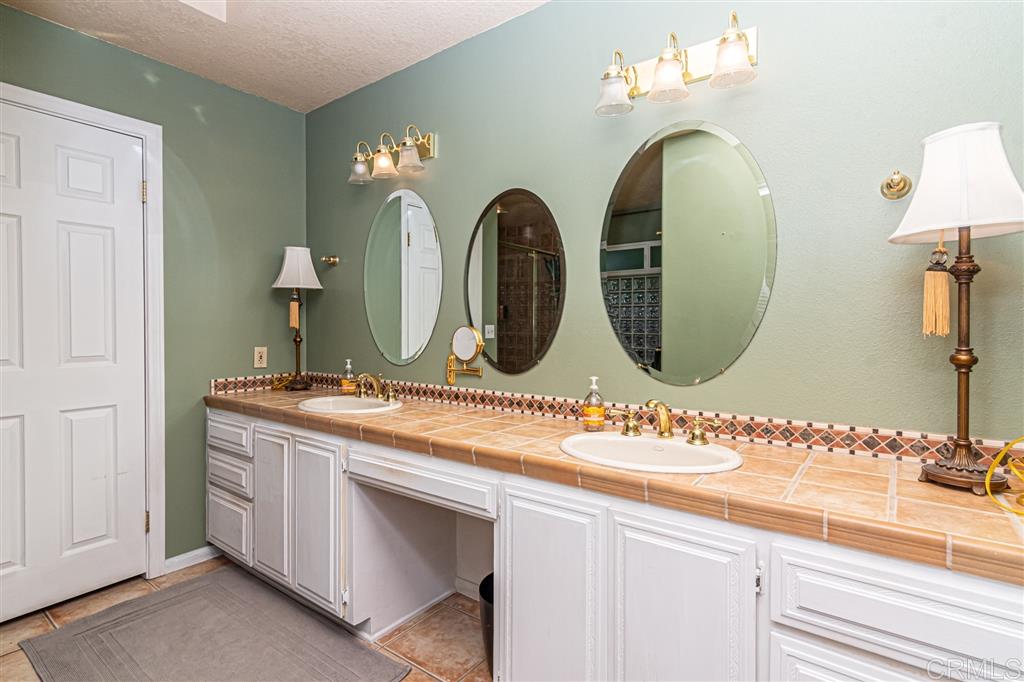 1058 Ridge Heights Drive Fallbrook, CA 92028 - Photo 10 of 23