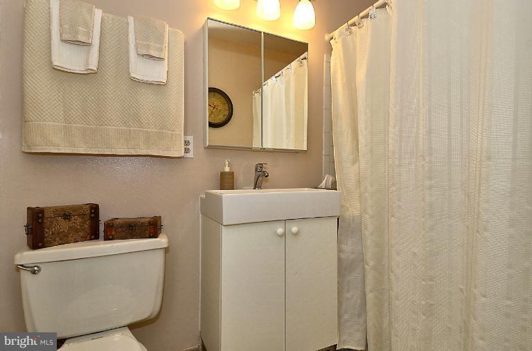 2368 Southgate Square Reston, VA 20191 - Photo 14 of 23 a bathroom with a sink and a mirror