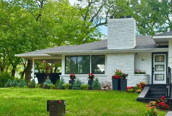 $1,799,900 | 19860 Cottagewood Road, Deephaven, MN 55331