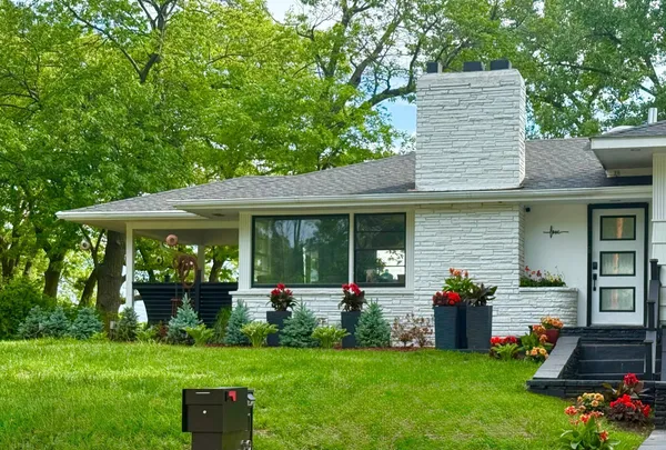 $2,199,000 | 19860 Cottagewood Road, Deephaven, MN 55331