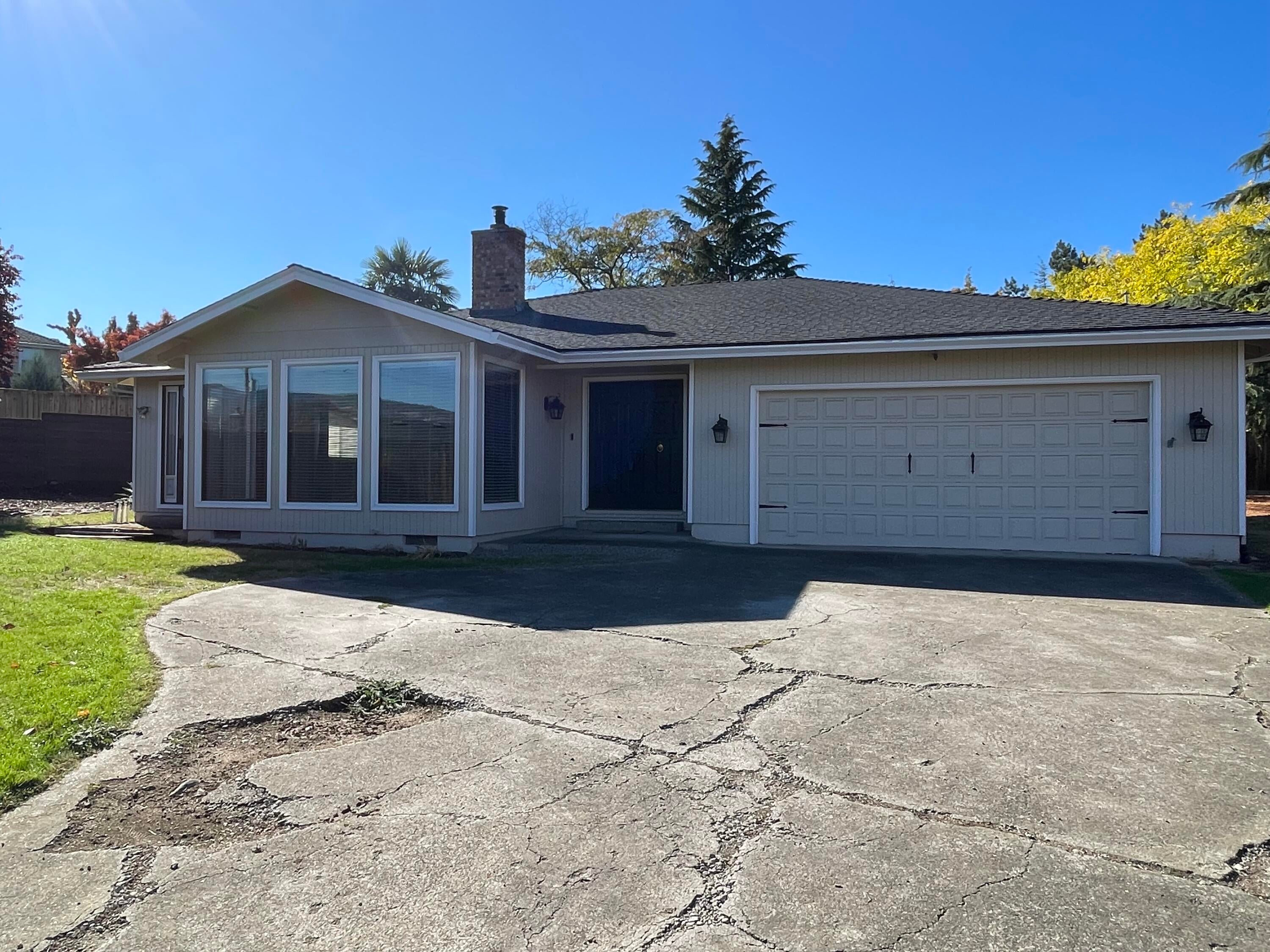 713 Pierce Road Medford, OR 97504 - Photo 2 of 25 713 - 1