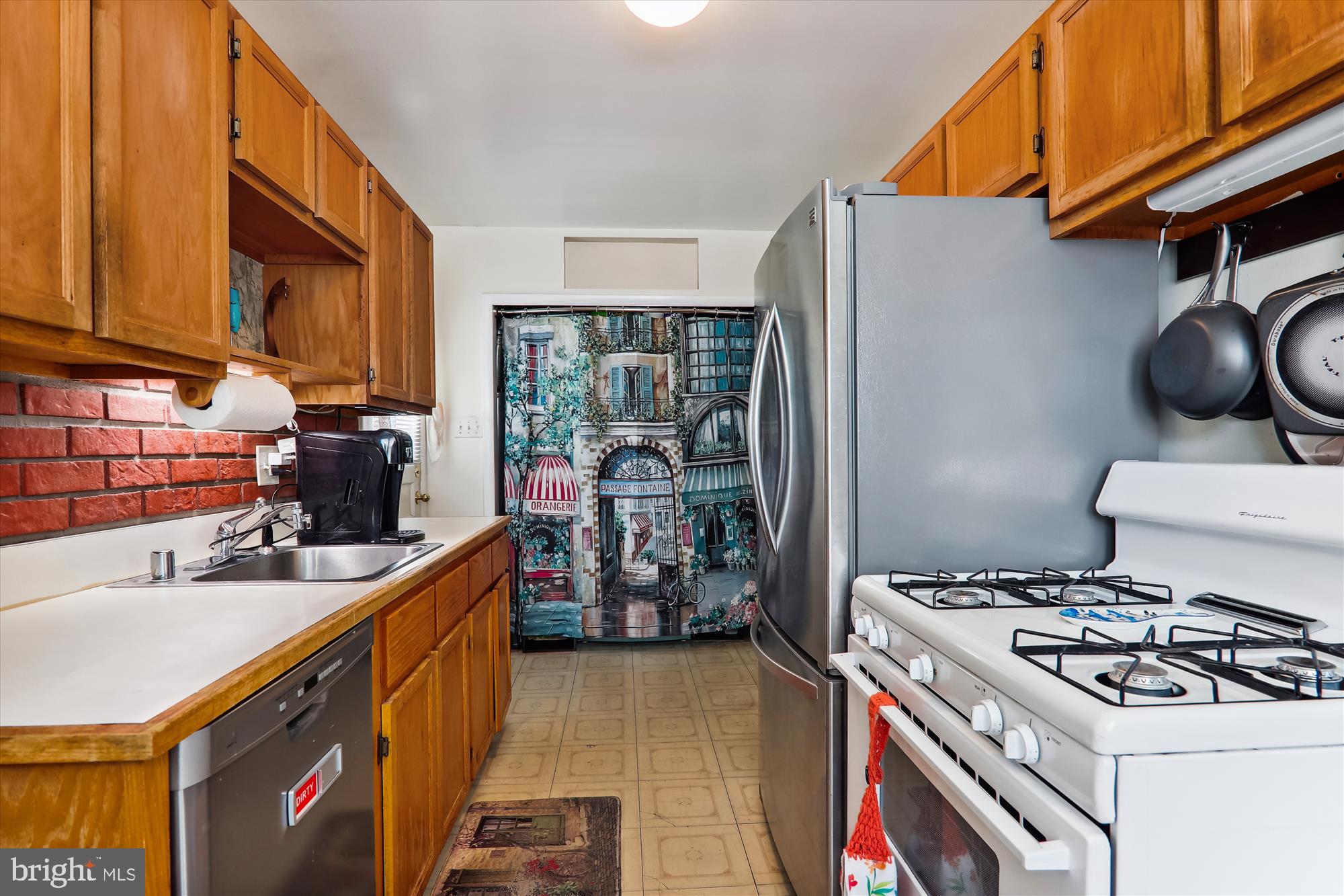 904 White Way Laurel, MD 20707 - Photo 12 of 44 Kitchen