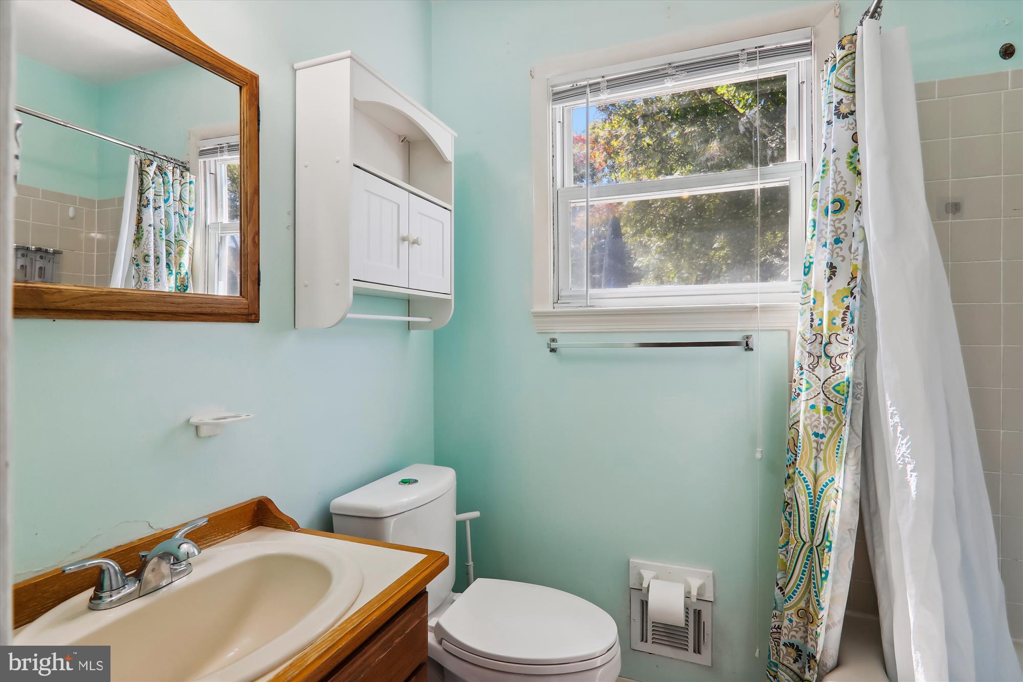 904 White Way Laurel, MD 20707 - Photo 22 of 44 Bathroom