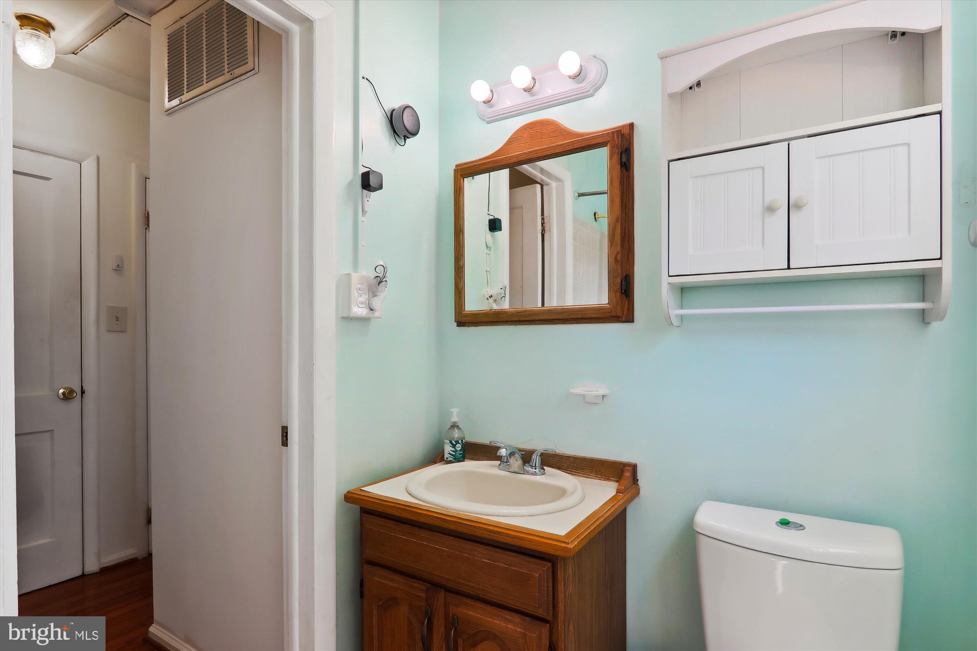 904 White Way Laurel, MD 20707 - Photo 23 of 44 Bathroom