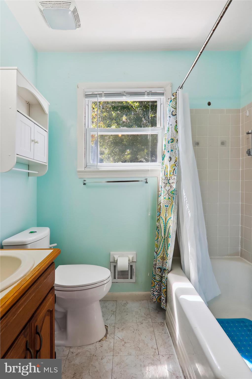 904 White Way Laurel, MD 20707 - Photo 24 of 44 Bathroom