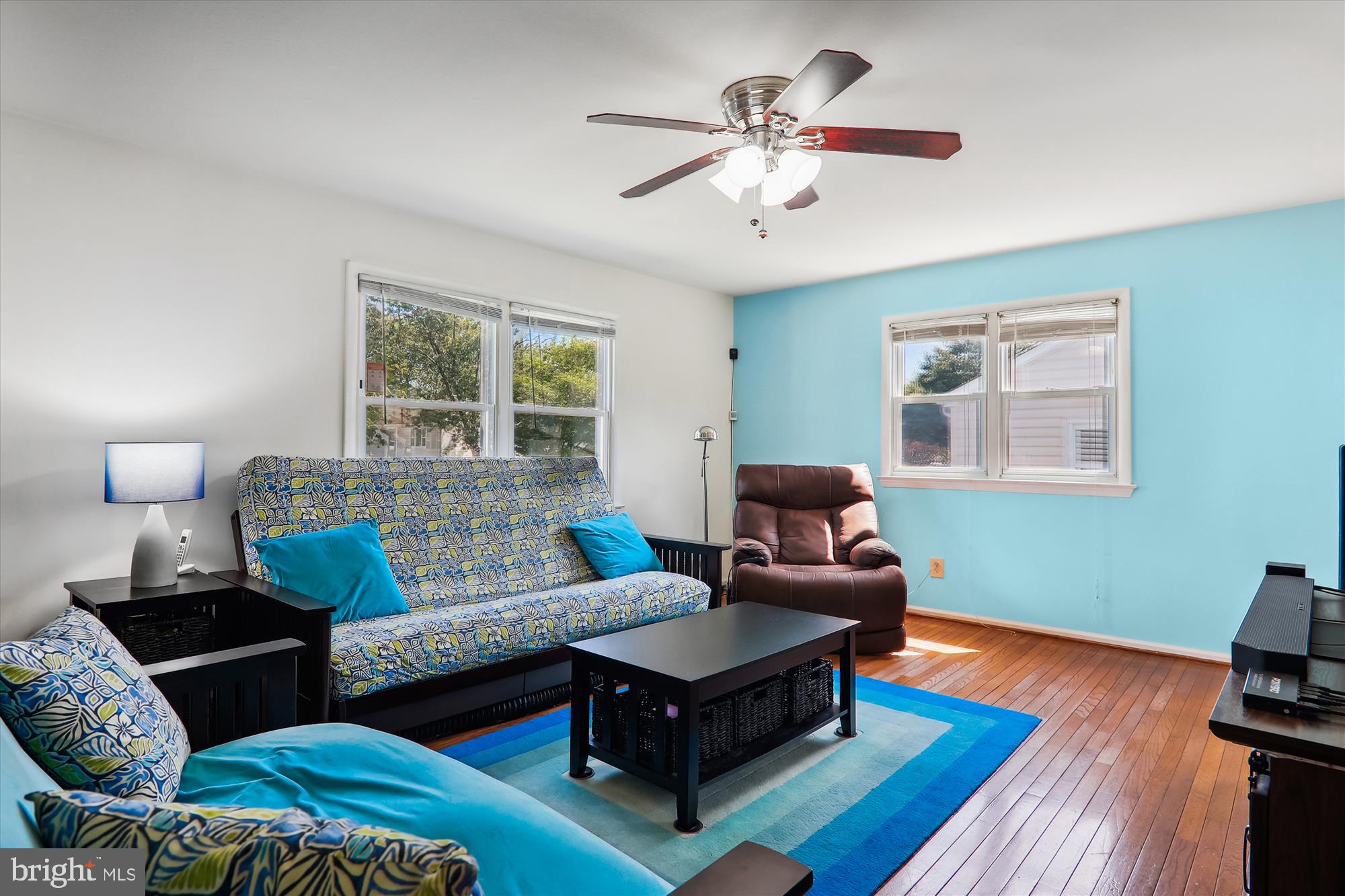 904 White Way Laurel, MD 20707 - Photo 5 of 44 Living Room