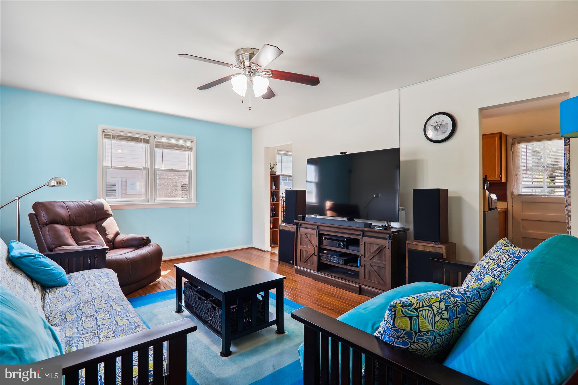 904 White Way Laurel, MD 20707 - Photo 7 of 44 Living Room