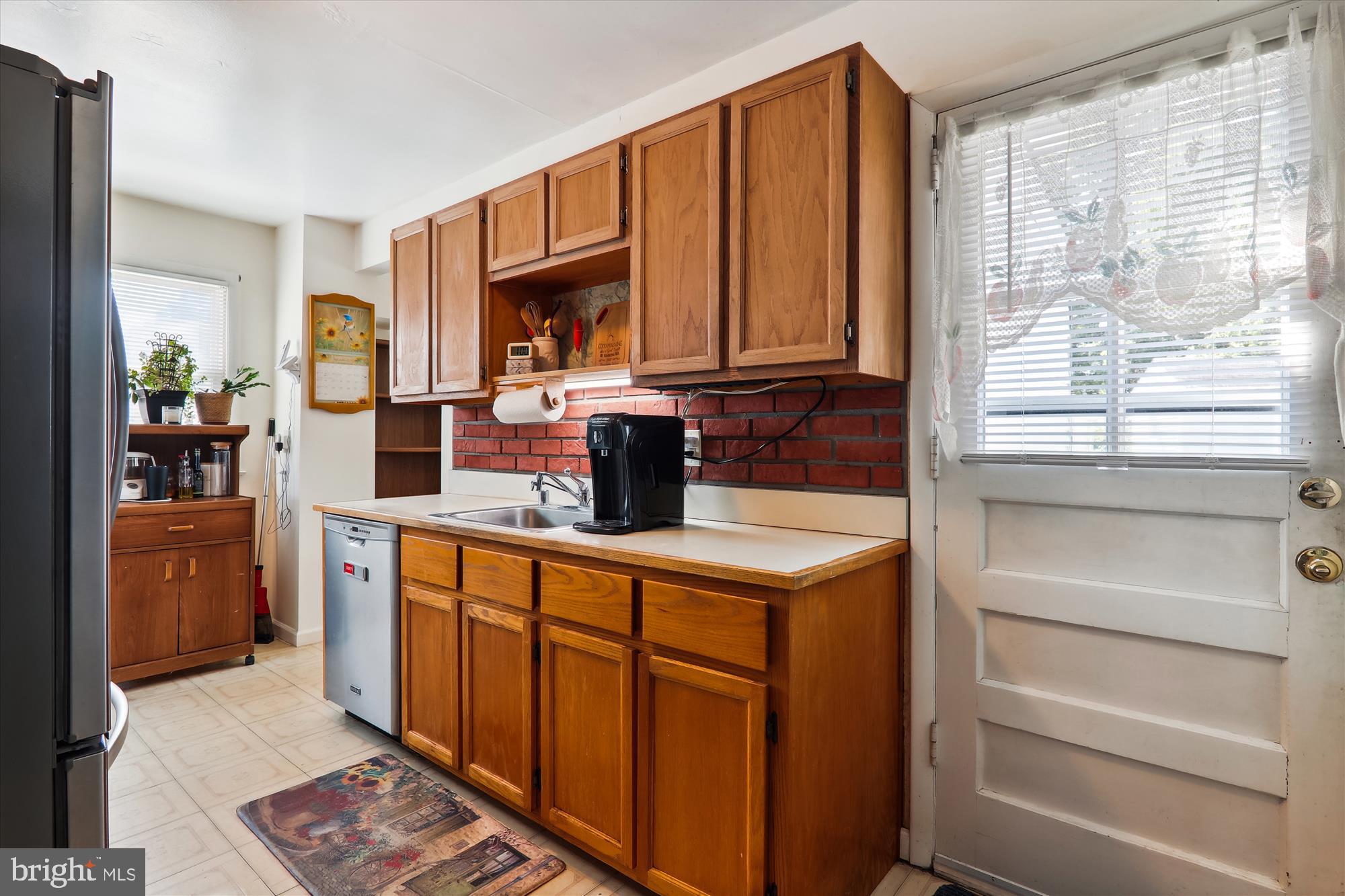 904 White Way Laurel, MD 20707 - Photo 10 of 44 Kitchen