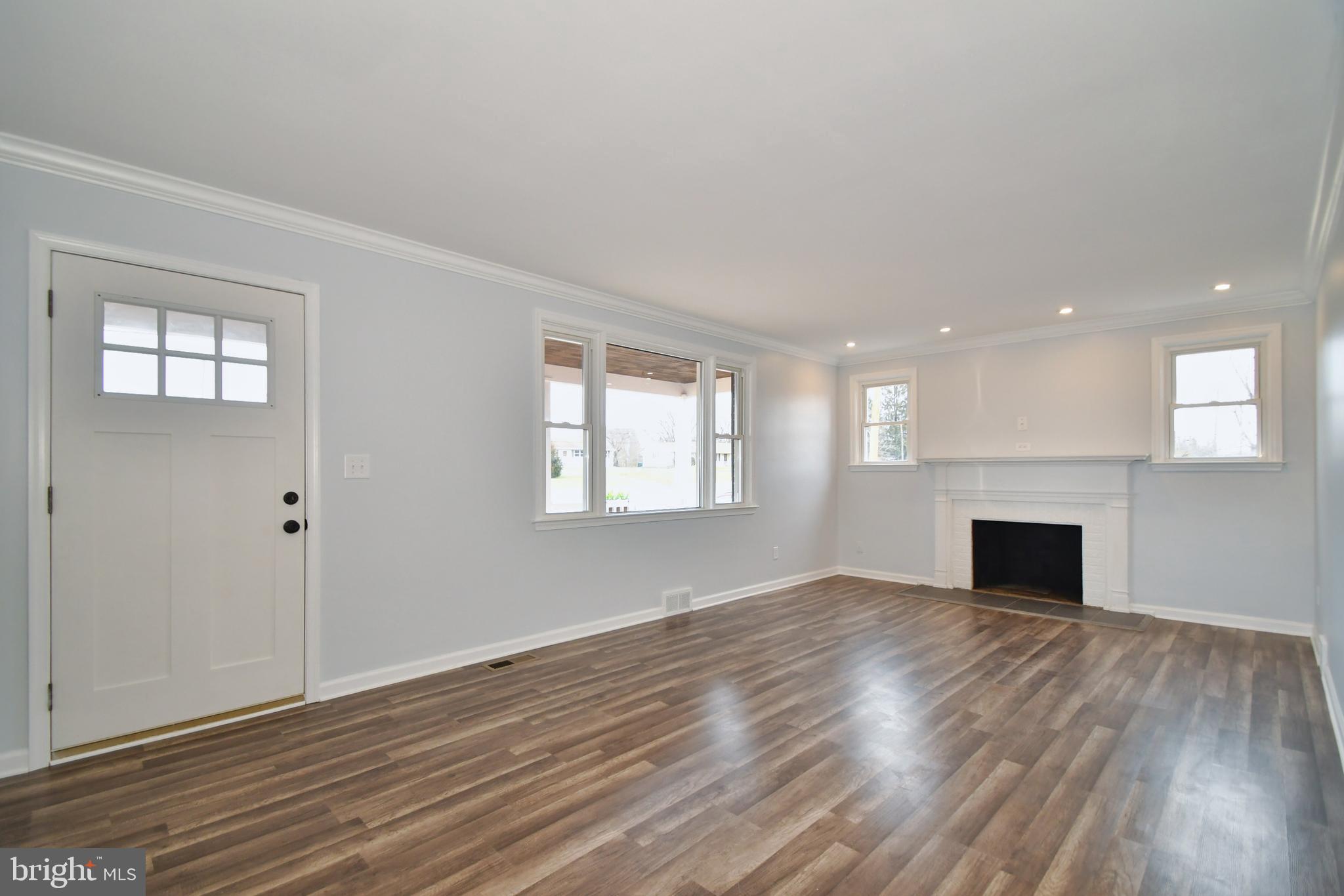 109 Mountain Road Fallston, MD 21047 - Photo 7 of 43 Living Room