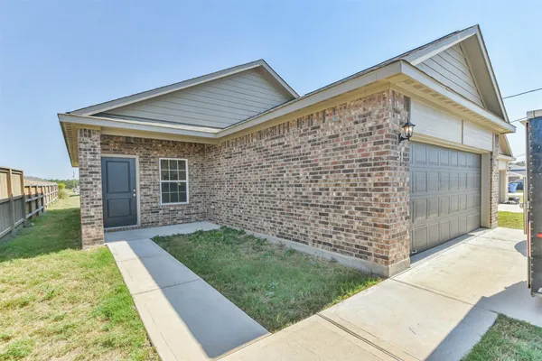 $1,550 | 31 County Road 5102B, Cleveland, TX 77327