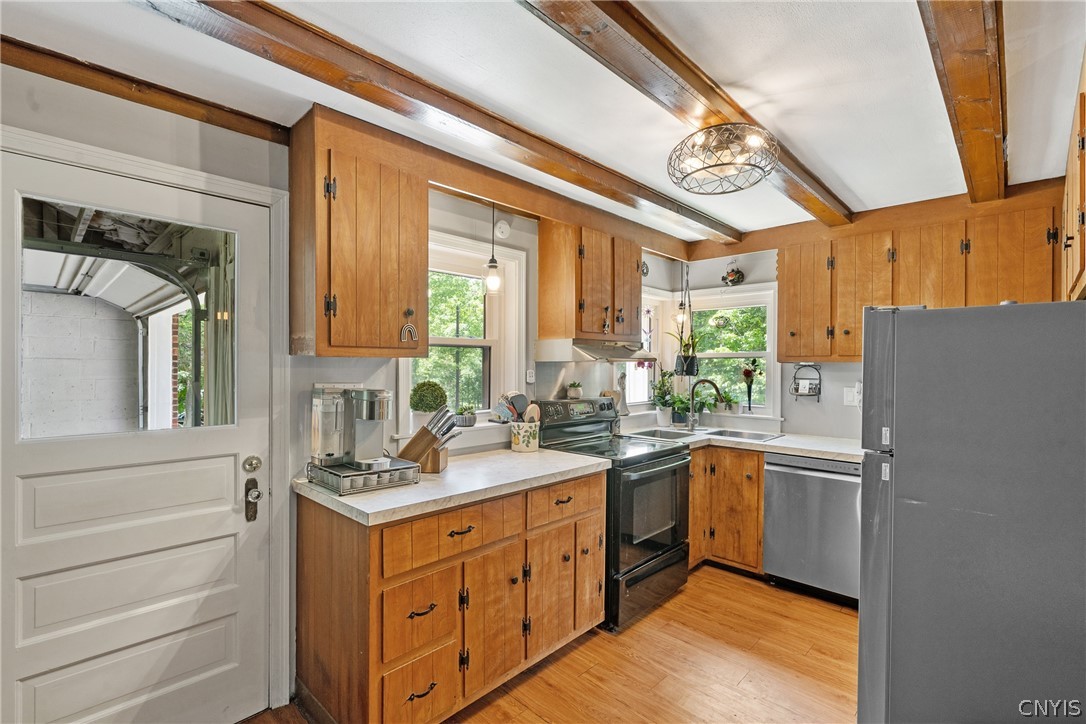 2696 Lyons Road Camillus, NY 13031 - Photo 9 of 31