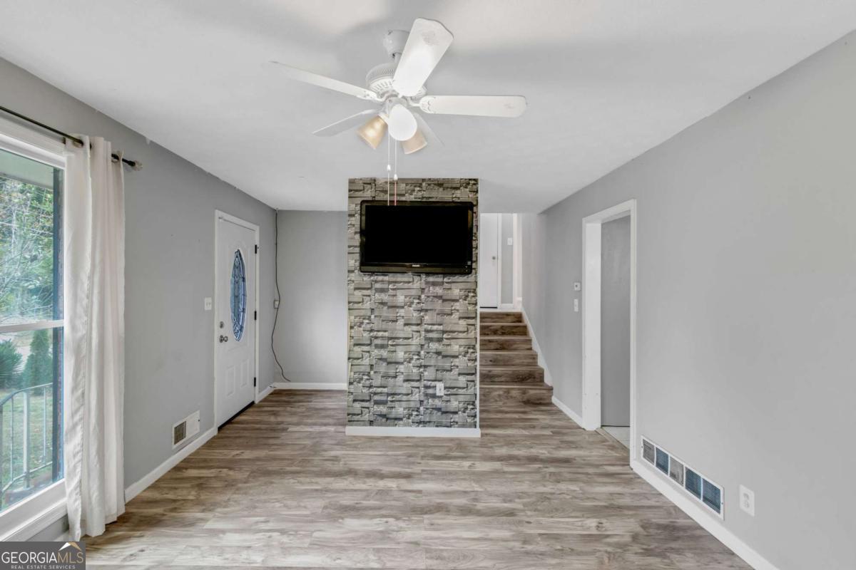 927 Slash Pine Road Forest Park, GA 30297 - Photo 4 of 30