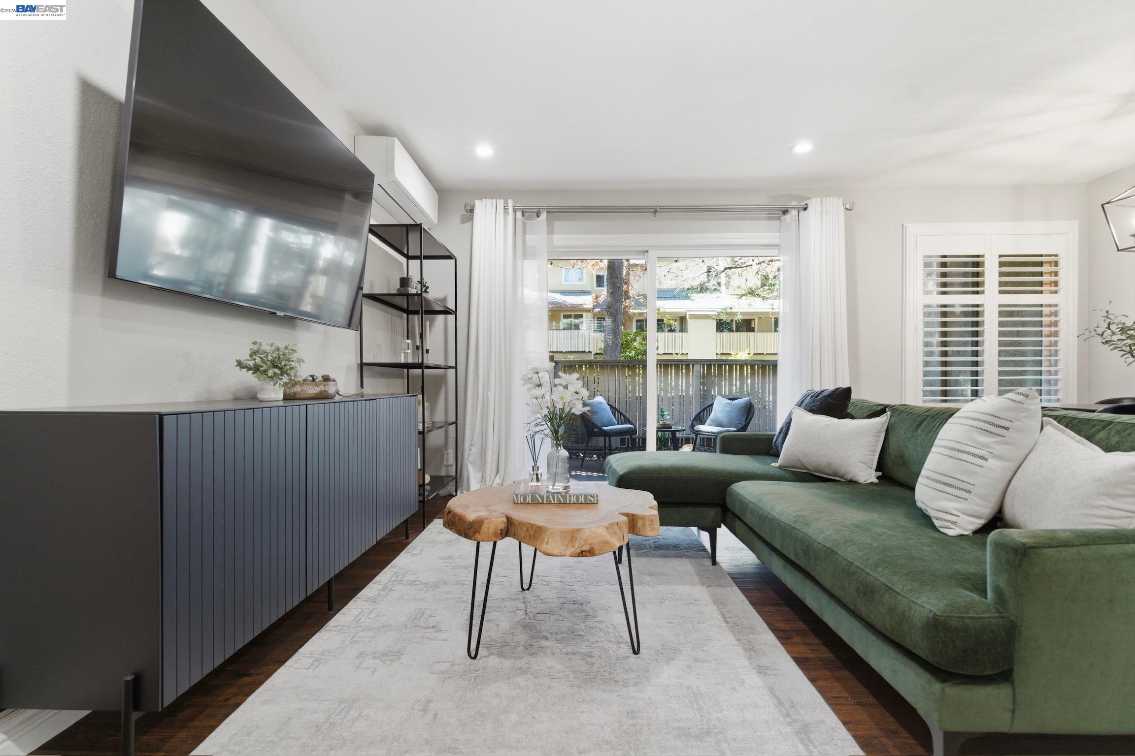 2724 Oak Road, Unit 88 Walnut Creek, CA 94597 - Photo 3 of 33