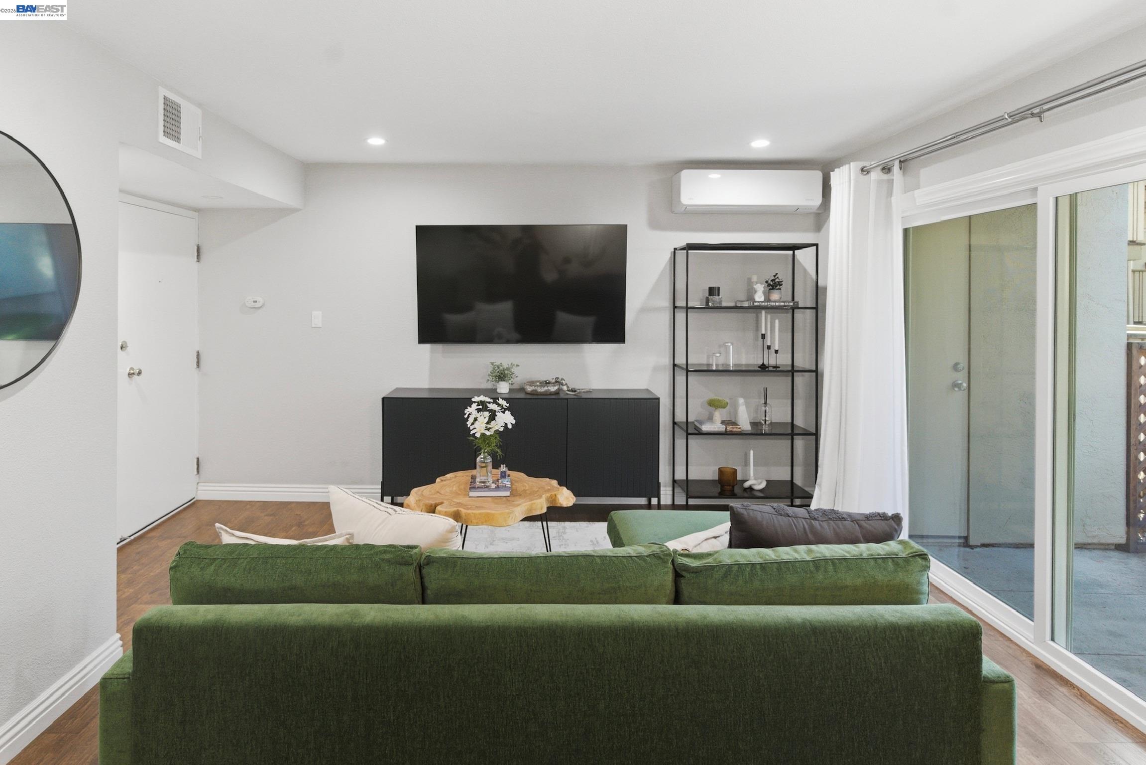 2724 Oak Road, Unit 88 Walnut Creek, CA 94597 - Photo 4 of 33