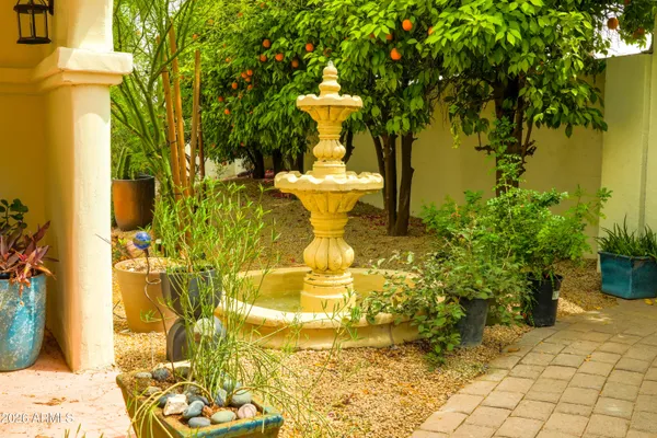 $1,645,000 | 20 East Bethany Home Road, Phoenix, AZ 85012