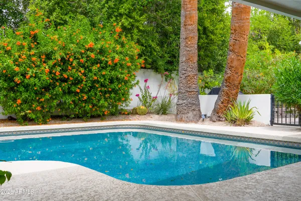 $1,645,000 | 20 East Bethany Home Road, Phoenix, AZ 85012