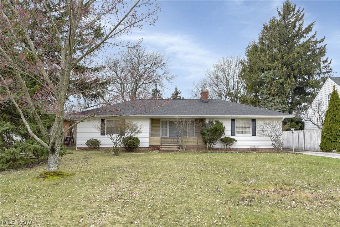 7528 State Road Parma, OH 44129 - Photo 2 of 40 Ranch-style house with a front yard